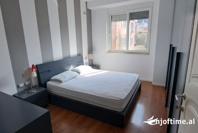Shtepi me qera Apartament ne Tirane, 1+1, Mobilimi E mobiluar, Pagesa 600  Euro.