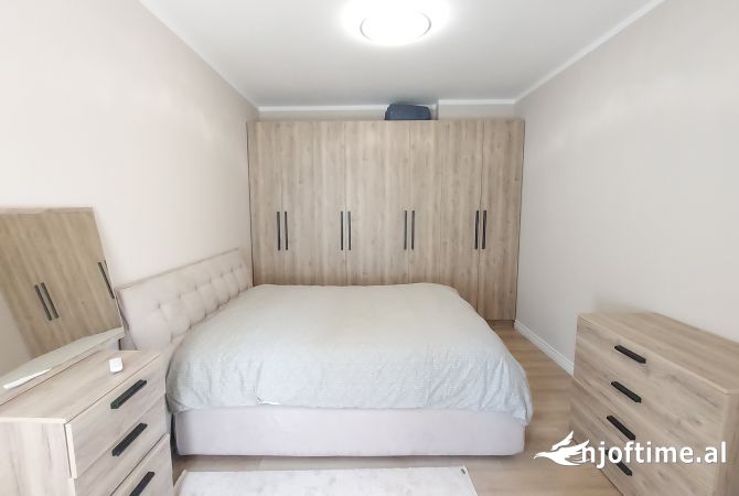 Shtepi me qera Apartament ne Tirane, 1+1, Mobilimi E mobiluar, Pagesa 550  Euro.