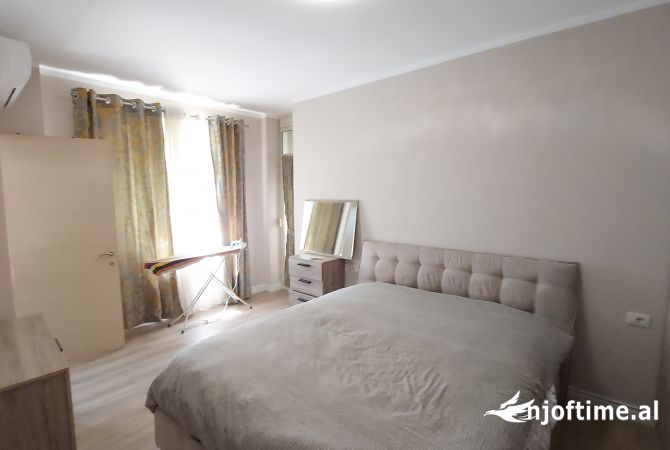 Shtepi me qera Apartament ne Tirane, 1+1, Mobilimi E mobiluar, Pagesa 550  Euro.