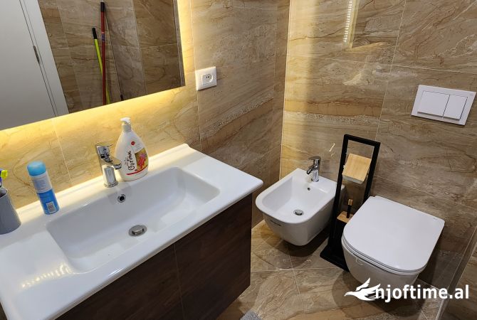 Shtepi me qera Apartament ne Tirane, 1+1, Mobilimi E mobiluar, Pagesa 750  Euro.