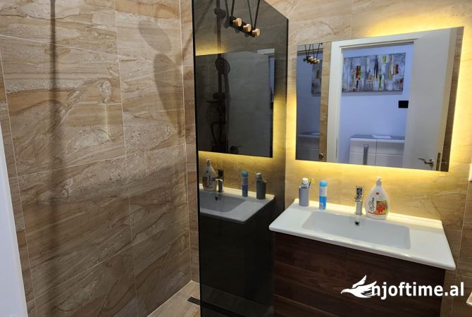 Shtepi me qera Apartament ne Tirane, 1+1, Mobilimi E mobiluar, Pagesa 750  Euro.