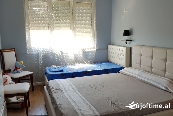 Shtepi ne shitje Apartament ne Tirane, 2+1, Mobilimi E mobiluar, Pagesa 225,000  Euro.