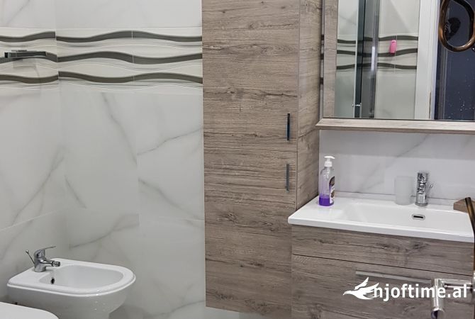 Shtepi ne shitje Apartament ne Tirane, 2+1, Mobilimi E mobiluar, Pagesa 225,000  Euro.