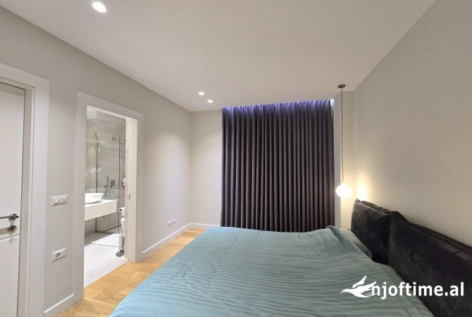 Shtepi ne shitje Apartament ne Tirane, 2+1, Mobilimi E mobiluar, Pagesa 240,000  Euro.