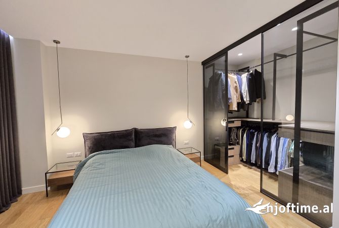 Shtepi ne shitje Apartament ne Tirane, 2+1, Mobilimi E mobiluar, Pagesa 240,000  Euro.