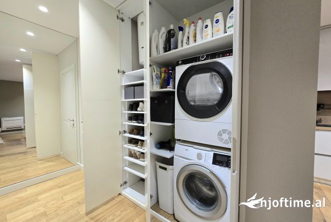 Shtepi ne shitje Apartament ne Tirane, 2+1, Mobilimi E mobiluar, Pagesa 240,000  Euro.