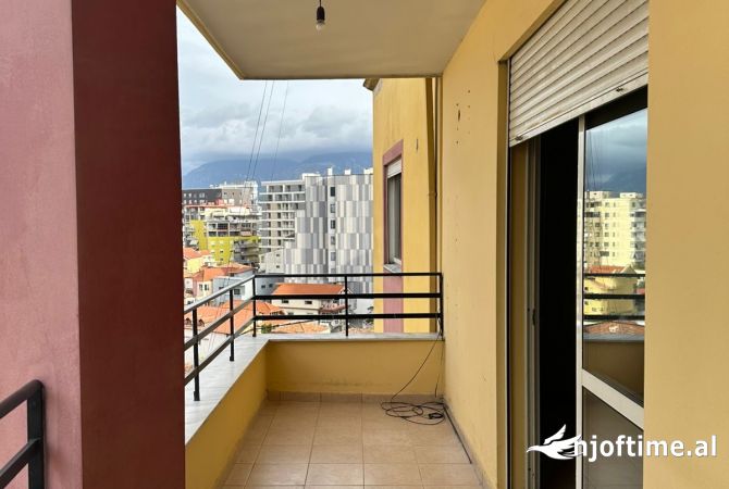 Shtepi me qera 2+1 ne Tirane - 400 Euro