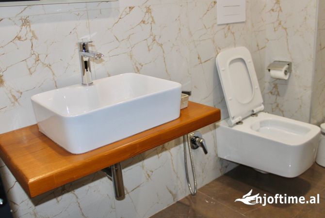 Shtepi ne shitje Apartament ne Tirane, 4+1, Mobilimi E mobiluar, Pagesa 380,000  Euro.