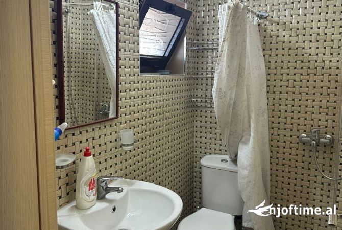 Shtepi me qera Apartament ne Tirane, 1+1, Mobilimi E mobiluar, Pagesa 30,000  Leke.