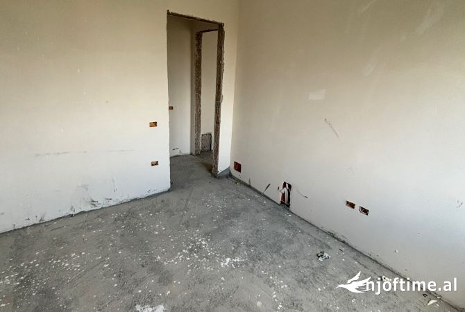 Shtepi ne shitje Apartament ne Tirane, 2+1, Mobilimi Bosh, pa mobiluar, Pagesa 350,000  Euro.