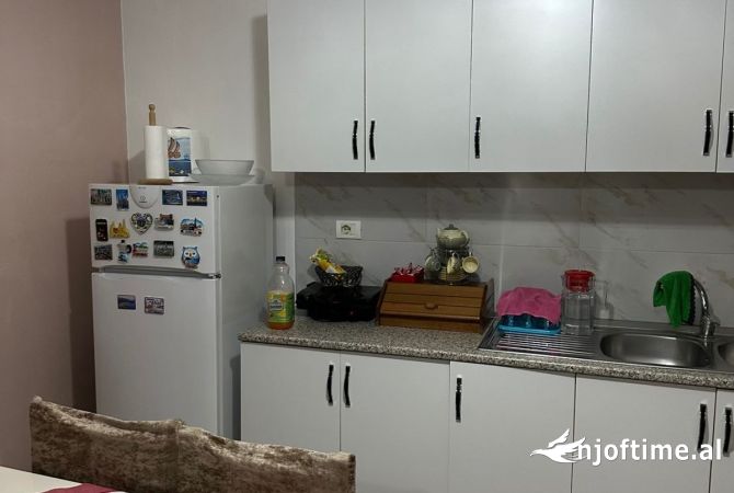 Shtepi ne shitje Apartament ne Tirane, 2+1, Mobilimi Bosh, pa mobiluar, Pagesa 130,000  Euro.