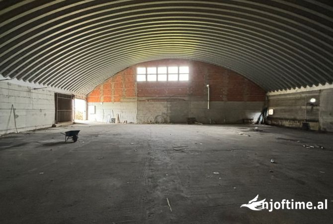 Ambient biznesi me qera 4+1 ne Tirane - 1,600 Euro