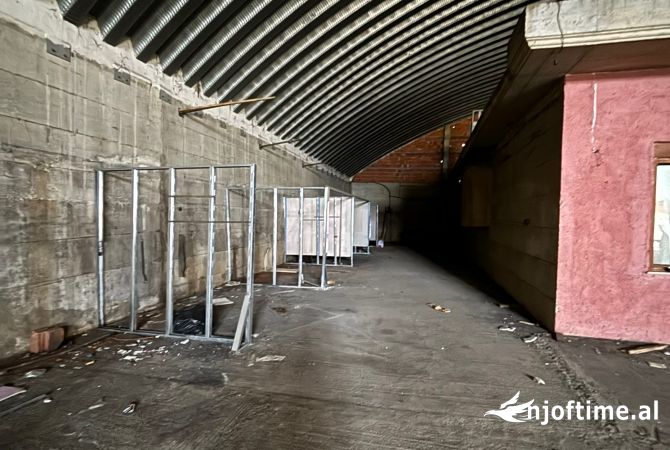 Ambient biznesi me qera 4+1 ne Tirane - 1,600 Euro