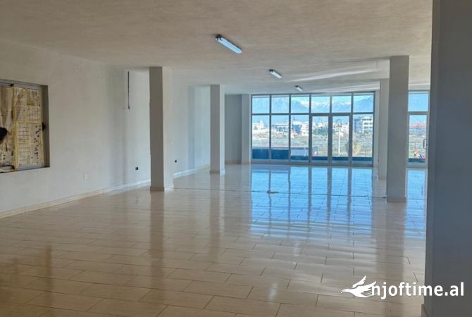 Ambient biznesi me qera 1+1 ne Tirane - 50,000 Leke