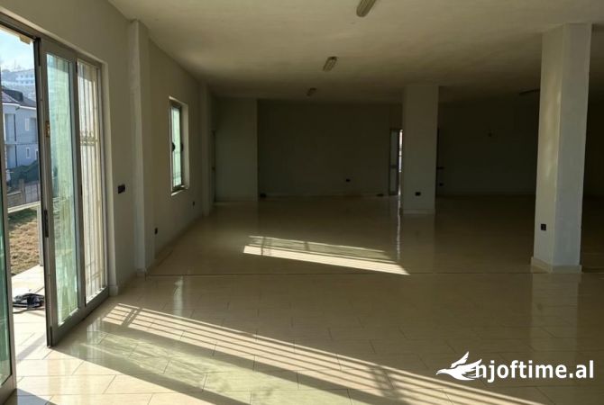Ambient biznesi me qera 1+1 ne Tirane - 50,000 Leke