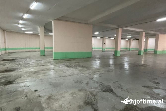 Ambient biznesi me qera 4+1 ne Tirane - 2,250 Euro