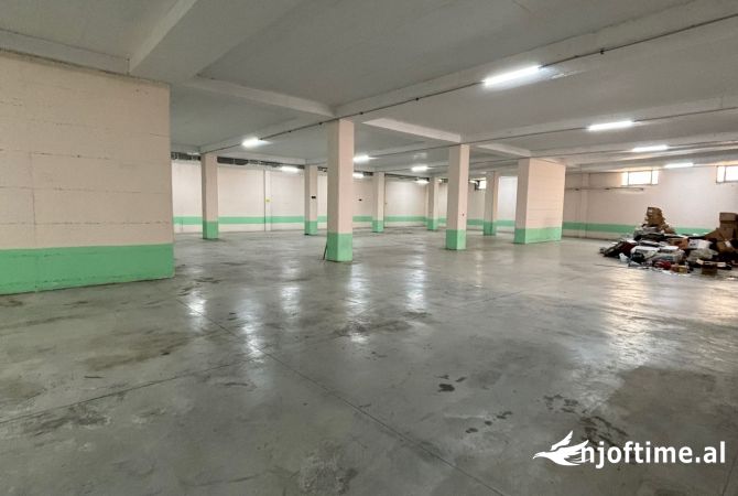 Ambient biznesi me qera 4+1 ne Tirane - 2,250 Euro