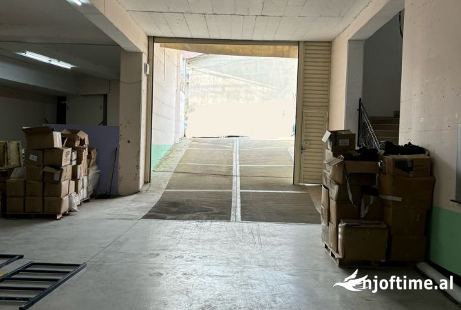 Ambient biznesi me qera 4+1 ne Tirane - 2,250 Euro