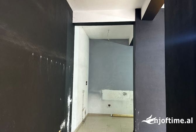 Ambient biznesi me qera 1+1 ne Tirane - 50,000 Leke