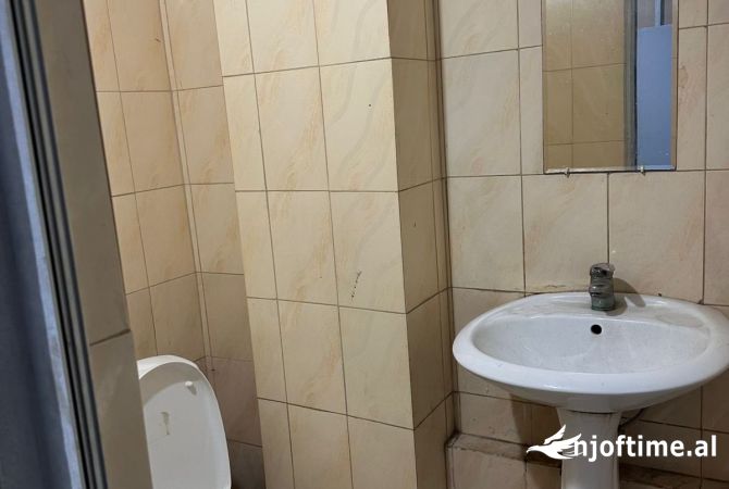 Dyqan me qira ne Yzberisht