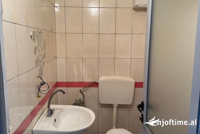 Ambient biznesi me qera 1+1 ne Tirane - 230 Euro