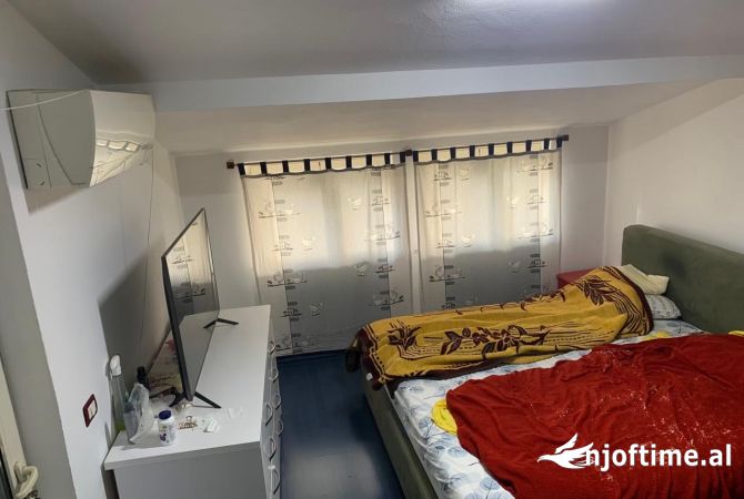 Shtepi ne shitje Apartament ne Tirane, 3+1, Mobilimi E mobiluar, Pagesa 325,000  Euro.