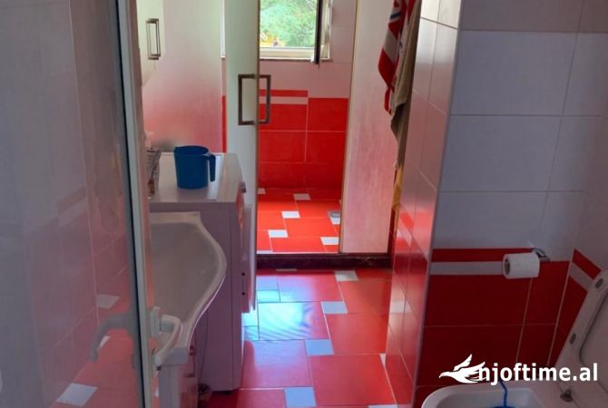Shtepi ne shitje Apartament ne Tirane, 3+1, Mobilimi E mobiluar, Pagesa 325,000  Euro.