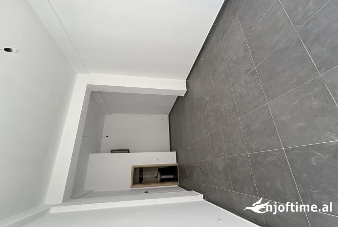 Ambient biznesi me qera 1+1 ne Tirane - 300 Euro