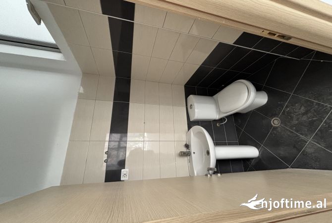 Dyqan me qira ne Astir