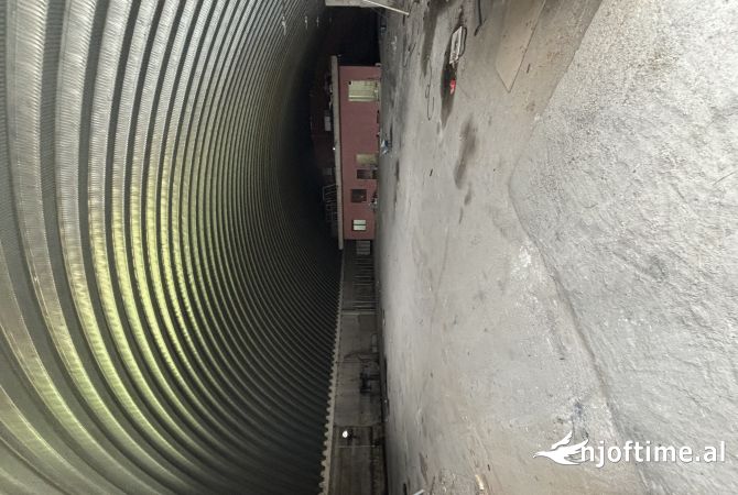 Ambient biznesi me qera 4+1 ne Tirane - 1,600 Euro