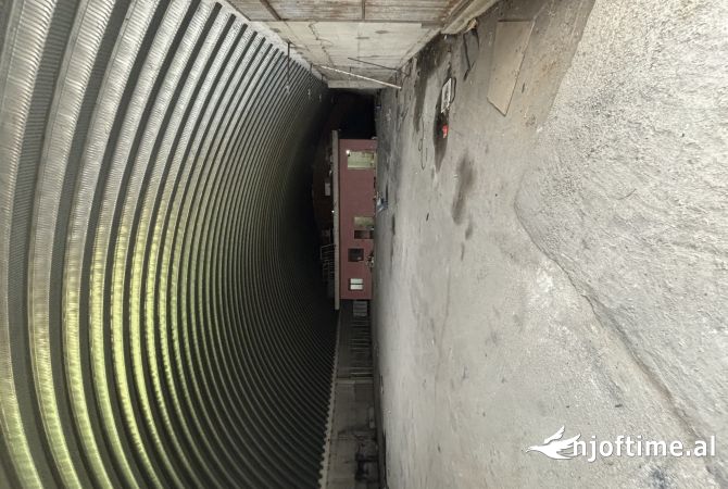 Ambient biznesi me qera 4+1 ne Tirane - 1,600 Euro