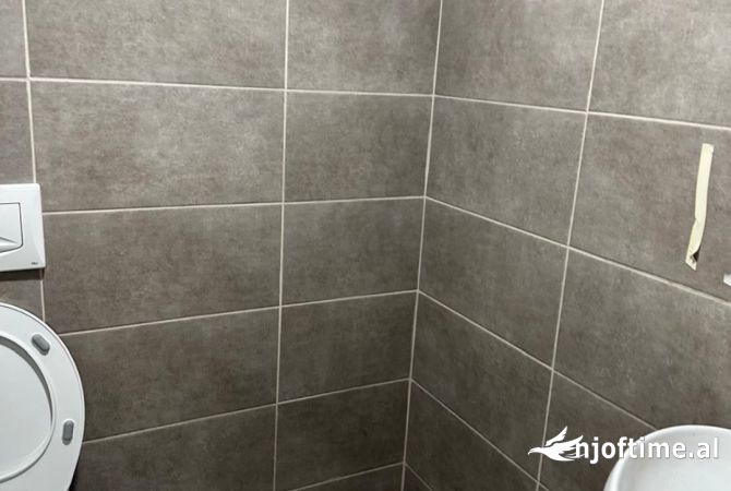 Dyqan me qira ne Astir