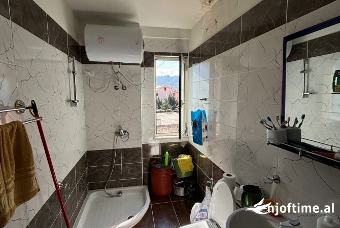 Shtepi ne shitje Apartament ne Tirane, 2+1, Mobilimi E mobiluar, Pagesa 140,000  Euro.