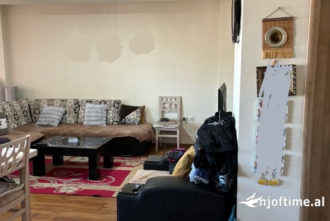 Shtepi ne shitje Apartament ne Tirane, 2+1, Mobilimi E mobiluar, Pagesa 140,000  Euro.