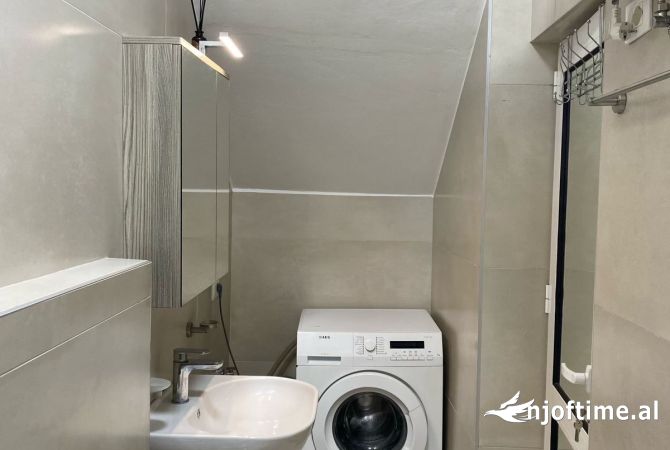 Shtepi me qera Apartament ne Tirane, 1+1, Mobilimi E mobiluar, Pagesa 380  Euro.