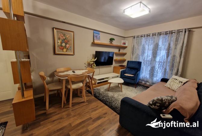 Shtepi me qera 2+1 ne Tirane - 800 Euro