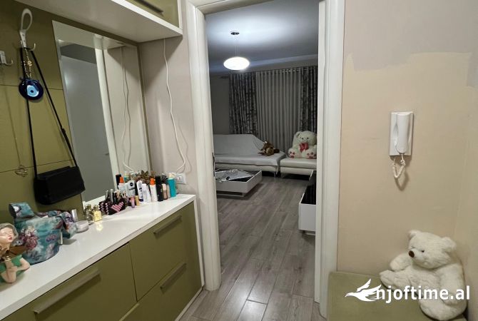 Shtepi ne shitje Apartament ne Tirane, 2+1, Mobilimi E mobiluar, Pagesa 210,000  Euro.