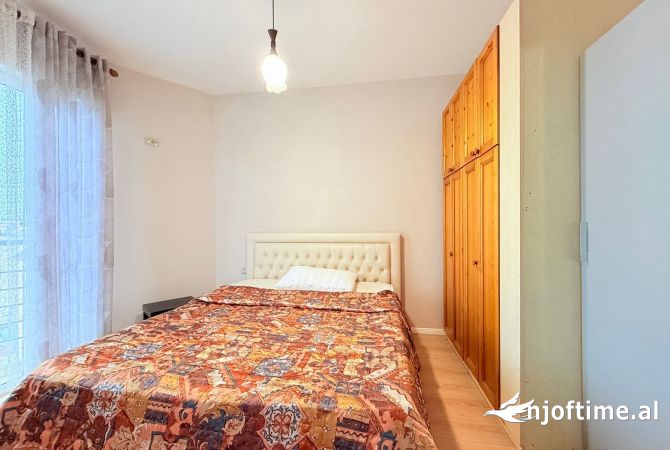 Shtepi me qera Apartament ne Tirane, 2+1, Mobilimi E mobiluar, Pagesa 650  Euro.