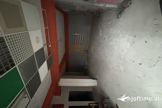 Ambient biznesi me qera 4+1 ne Tirane - 2,000 Euro