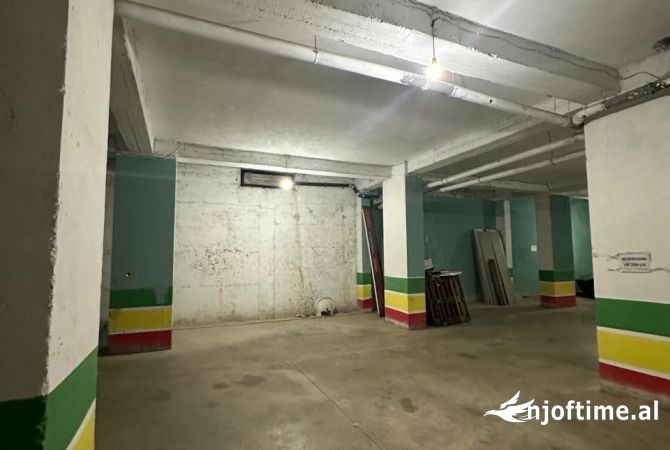 Ambient biznesi me qera 4+1 ne Tirane - 1,200 Euro