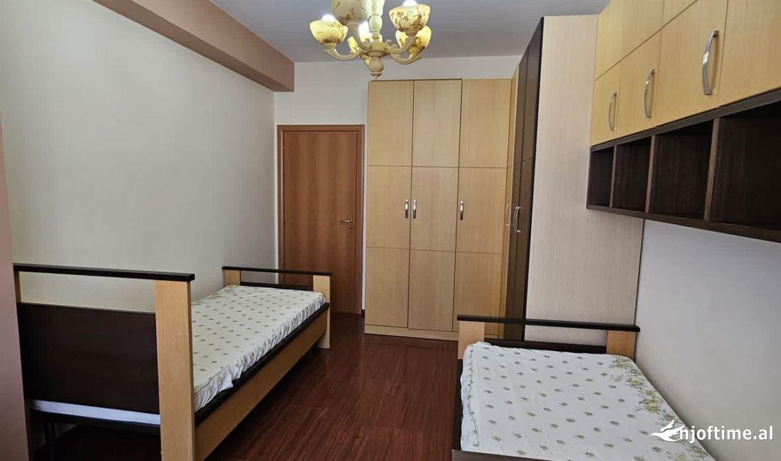 Shtepi me qera Apartament ne Tirane, 2+1, Mobilimi E mobiluar, Pagesa 450  Euro.