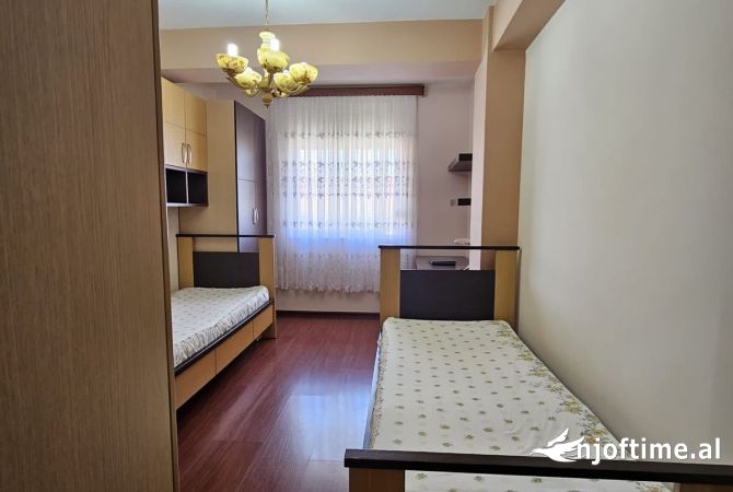 Shtepi me qera Apartament ne Tirane, 2+1, Mobilimi E mobiluar, Pagesa 450  Euro.