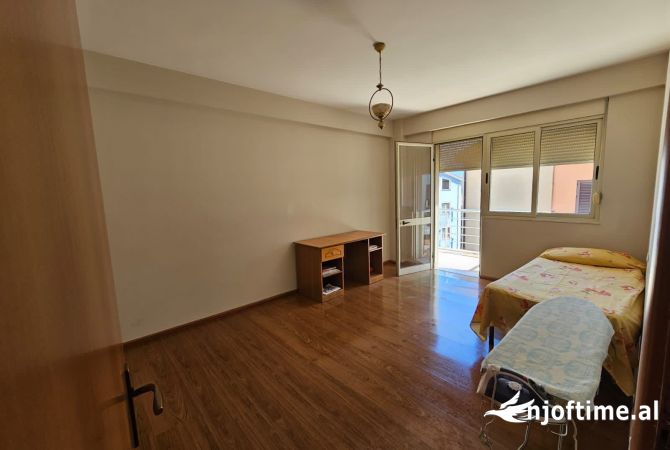 Shtepi me qera Apartament ne Tirane, 2+1, Mobilimi E mobiluar, Pagesa 450  Euro.
