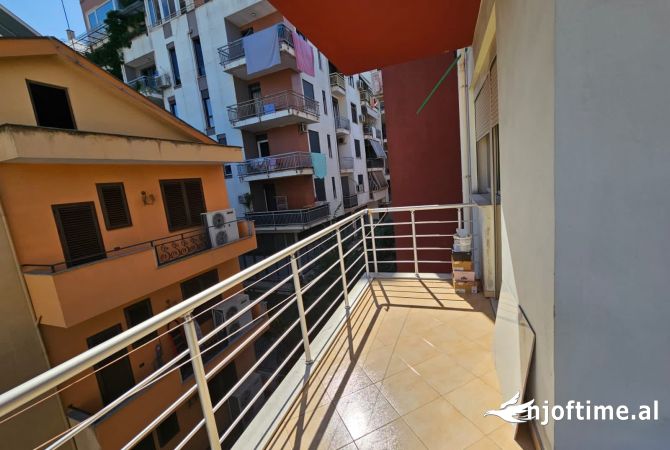 Shtepi me qera Apartament ne Tirane, 2+1, Mobilimi E mobiluar, Pagesa 450  Euro.
