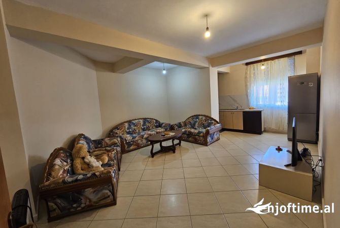 Shtepi me qera Apartament ne Tirane, 2+1, Mobilimi E mobiluar, Pagesa 450  Euro.