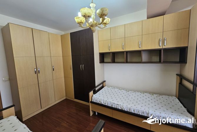Shtepi me qera Apartament ne Tirane, 2+1, Mobilimi E mobiluar, Pagesa 450  Euro.