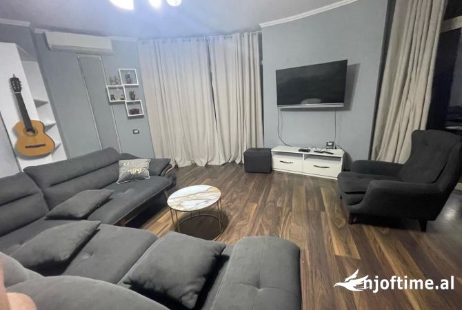 Shtepi me qera 2+1 ne Tirane - 800 Euro