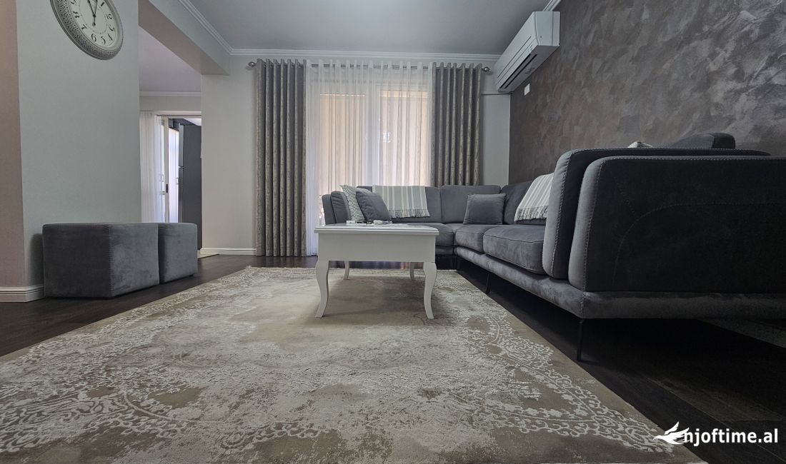 Shtepi ne shitje Apartament ne Tirane, 2+1, Mobilimi E mobiluar, Pagesa 279,900  Euro.