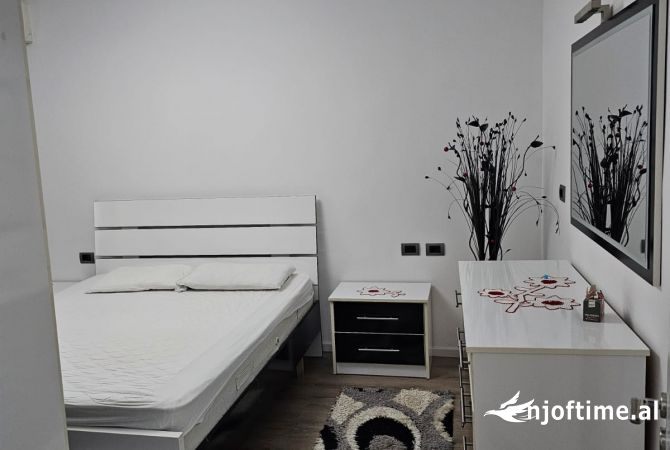 Shtepi ne shitje Apartament ne Tirane, 2+1, Mobilimi E mobiluar, Pagesa 141,900  Euro.