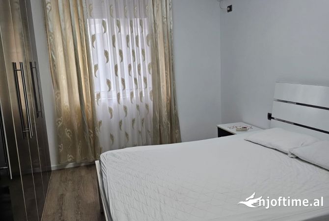 Shtepi ne shitje Apartament ne Tirane, 2+1, Mobilimi E mobiluar, Pagesa 141,900  Euro.
